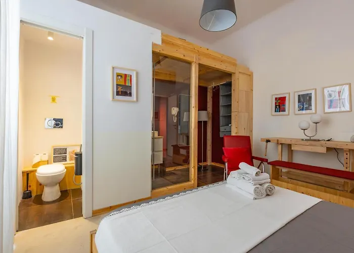 Art House By Rentbeat Guest house
